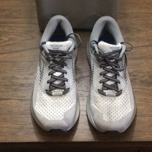 Brooks Levitate running shoes